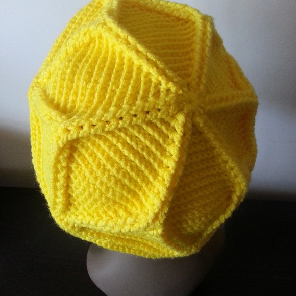 Hat, Beret - Picture 4 of 7